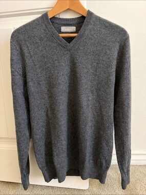 Everlane  100% cashmere V-Neck Sweater - Charcoal Size M